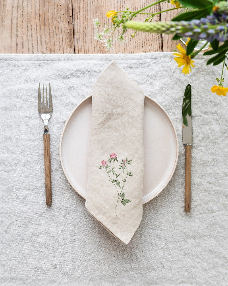 Embroidered Set Of 4 Wildflower Napkins, Natural Botanical Linen Napkins, Rustic Farmhouse Table Decor