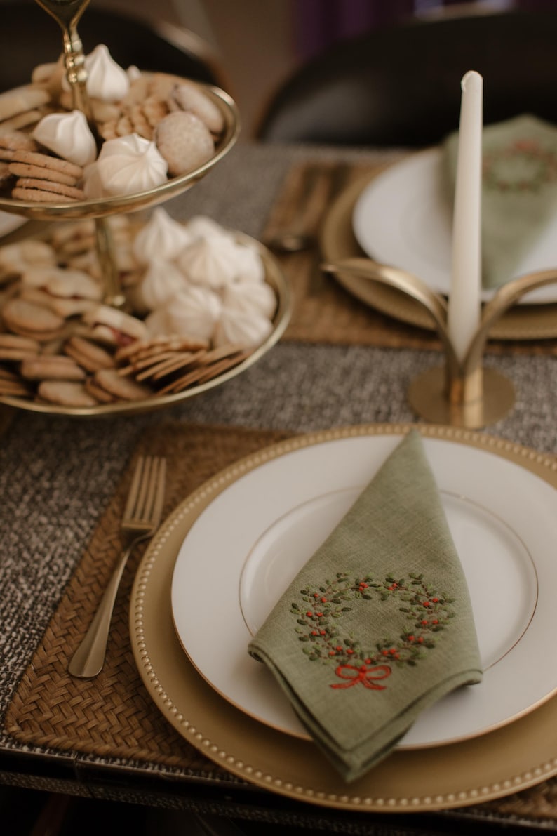 Embroidered Christmas Napkins, Premium Handmade Linen Festival Napkins, Christmas Table Gift Set