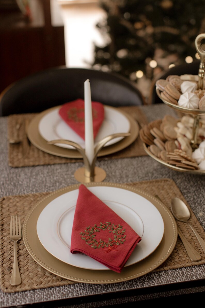 Embroidered Christmas Napkins, Premium Handmade Linen Festival Napkins, Christmas Table Gift Set