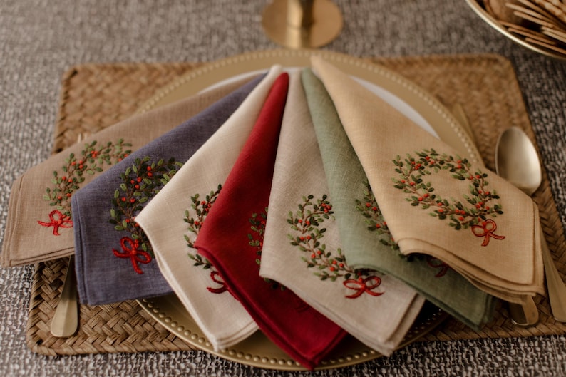 Embroidered Christmas Napkins, Premium Handmade Linen Festival Napkins, Christmas Table Gift Set