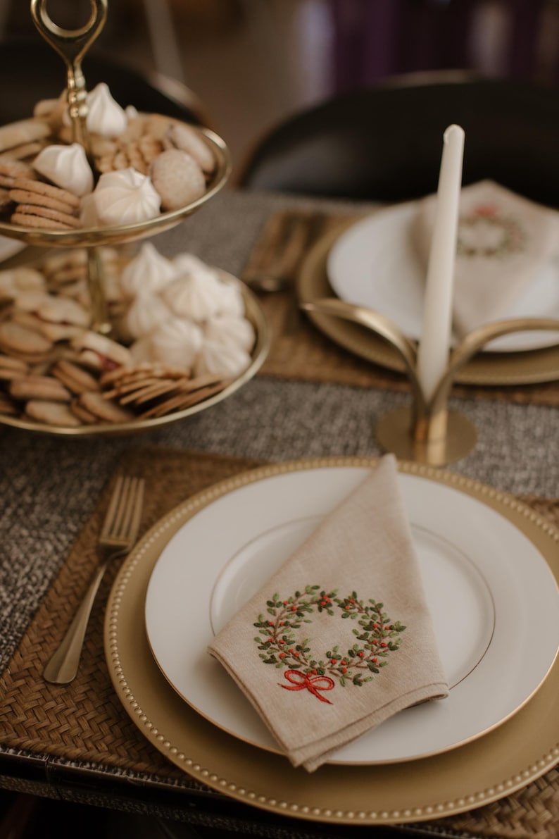 Embroidered Christmas Napkins, Premium Handmade Linen Festival Napkins, Christmas Table Gift Set