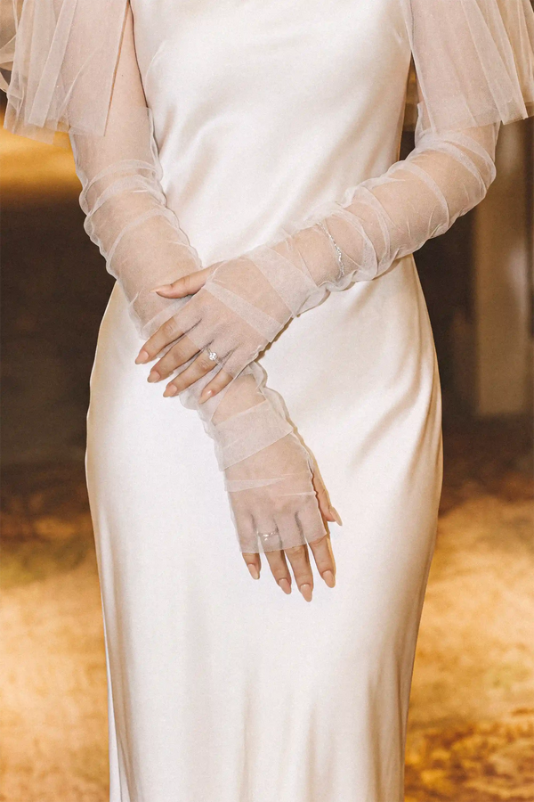 Personalized Embroidered Bridal Gloves by Meezily, elegant bridal gloves with personalized embroidery